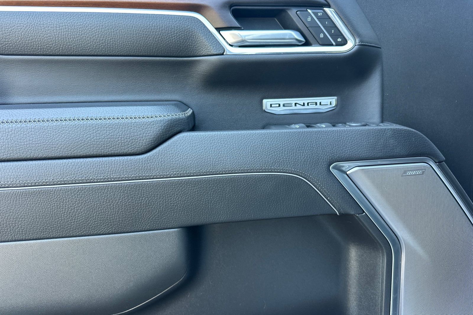 Used 2025 GMC Sierra 1500 Denali w/ Denali Reserve Package image 11