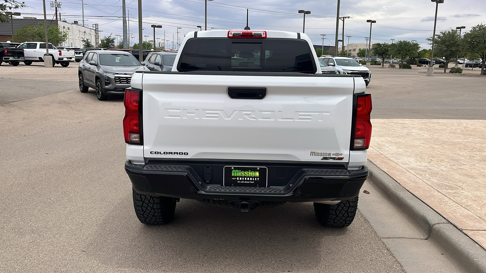 Used 2025 Chevrolet Colorado ZR2 w/ Technology Package AWD/4WD image 7