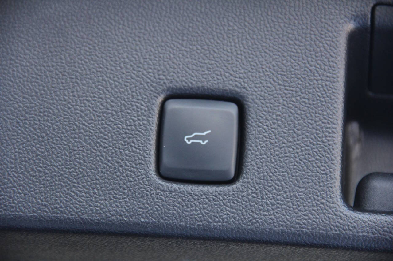 Certified 2025 Ford Escape ST-Line Select AWD/4WD image 11