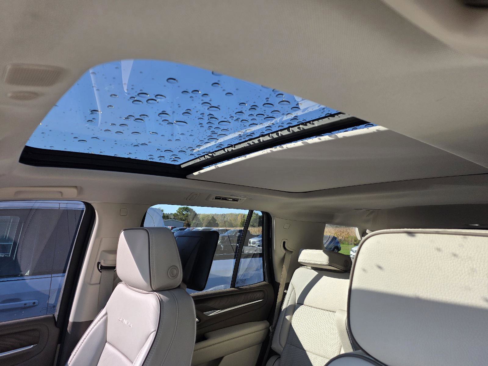 Used 2023 GMC Yukon Denali w/ Advanced Technology Package image 22