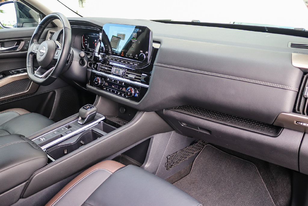 Used 2025 Nissan Pathfinder Platinum w/ Cargo Package FWD image 16