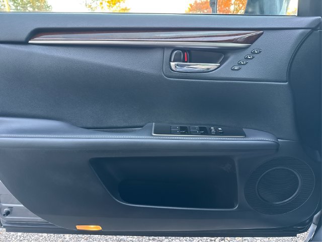 Used 2018 Lexus ES 350 w/ Luxury Package w/Wood Trim FWD image 22
