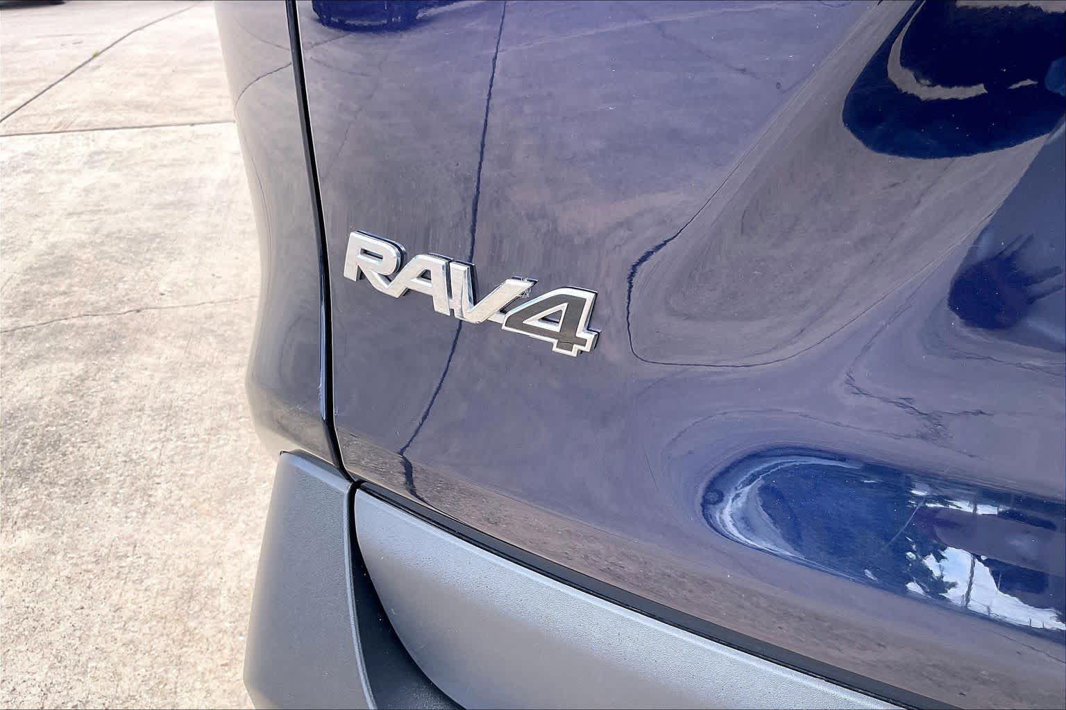 Used 2025 Toyota RAV4 XLE FWD image 10