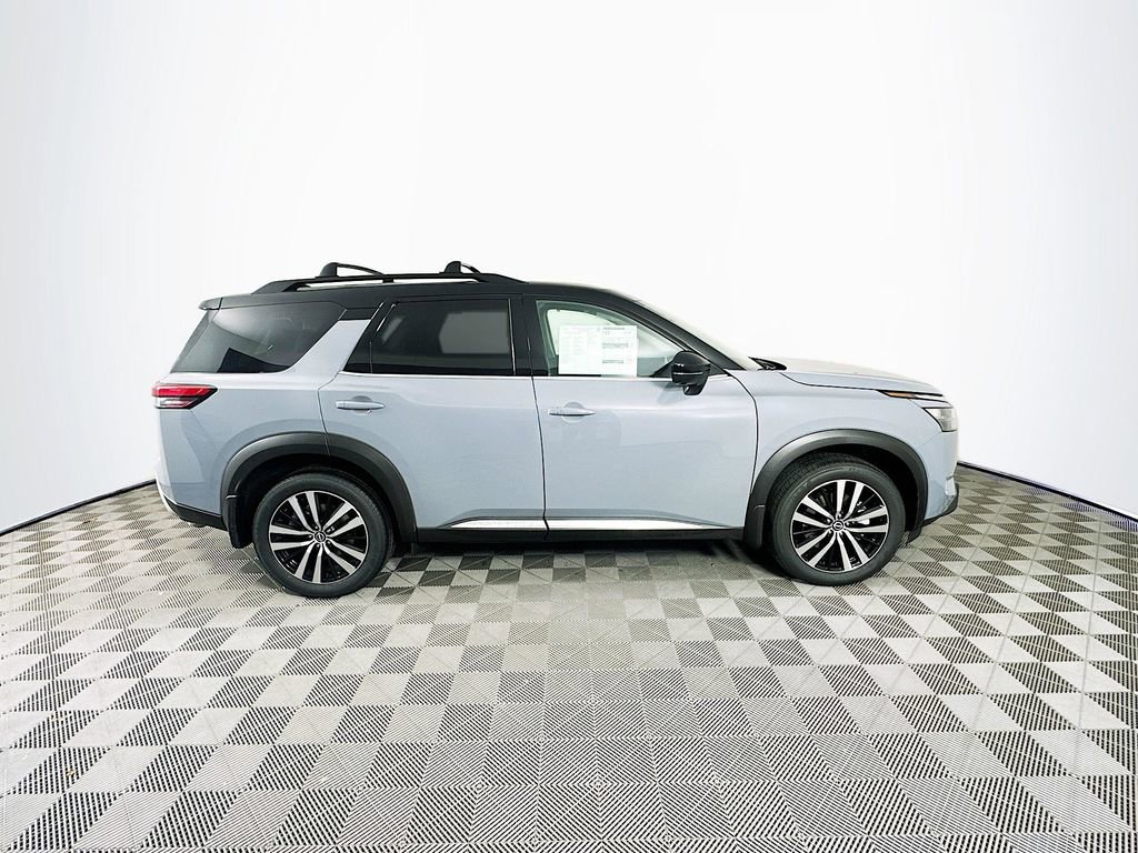 New 2025 Nissan Pathfinder Platinum image 11