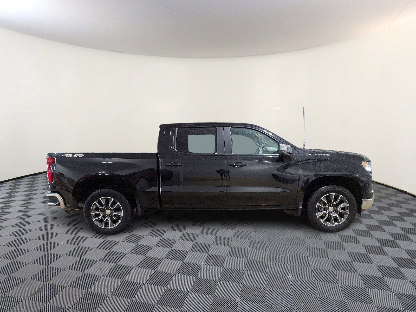 Used 2024 Chevrolet Silverado 1500 LT image 7