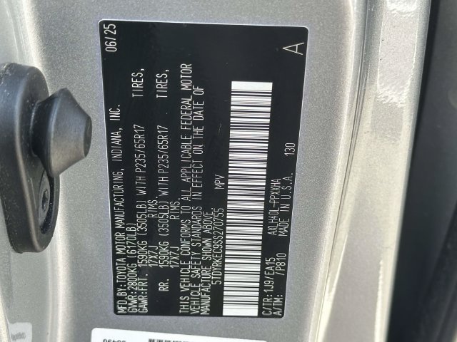 Used 2025 Toyota Sienna XLE FWD image 42
