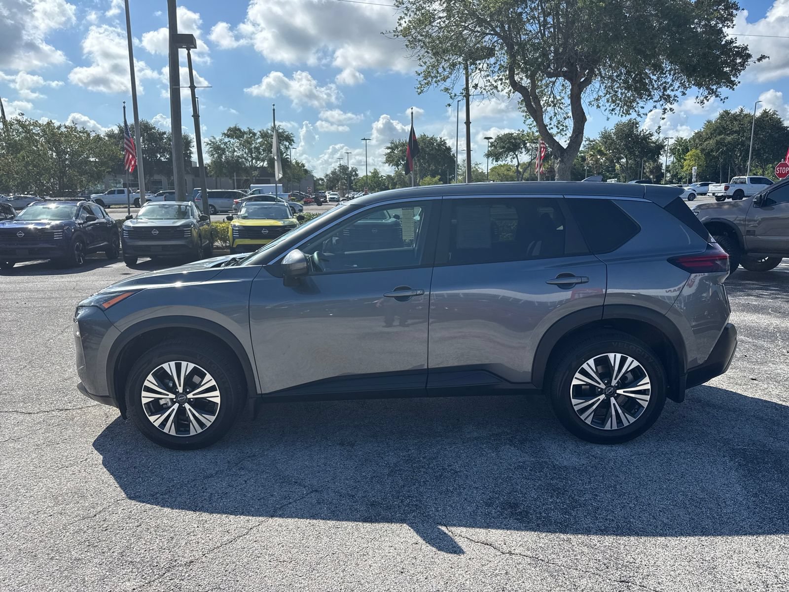 Certified 2022 Nissan Rogue SV FWD image 17
