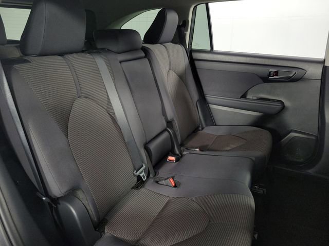 Used 2025 Toyota Highlander LE image 17