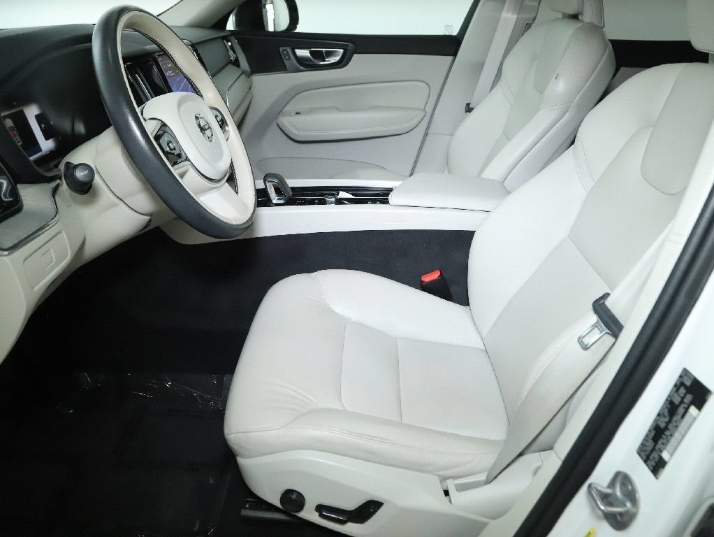 Used 2024 Volvo XC60 B5 Plus AWD/4WD image 19
