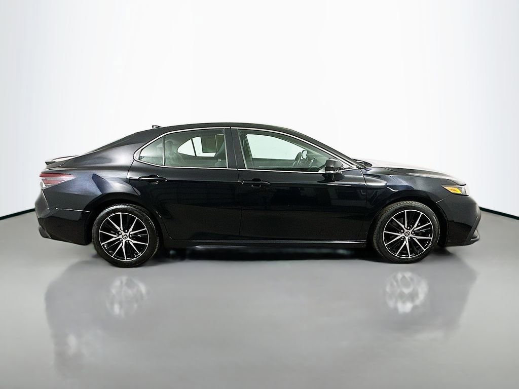 Used 2022 Toyota Camry SE image 7