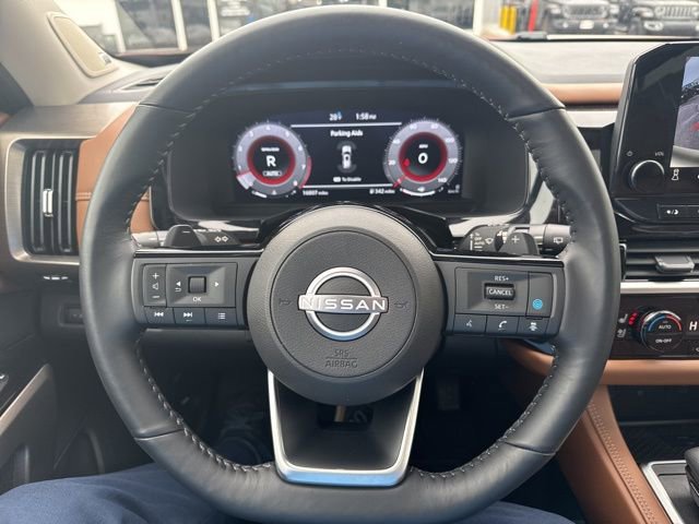 Used 2024 Nissan Pathfinder Platinum w/ Black Appearance Package image 19