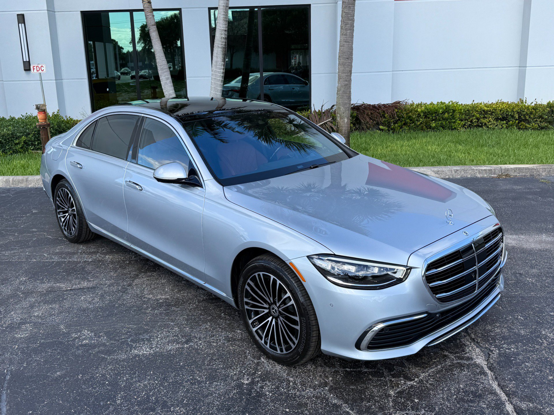 Used 2023 Mercedes-Benz S 580e 4MATIC Sedan image 5