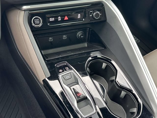 Used 2025 Audi Q5 Premium w/ Convenience Package AWD/4WD image 32