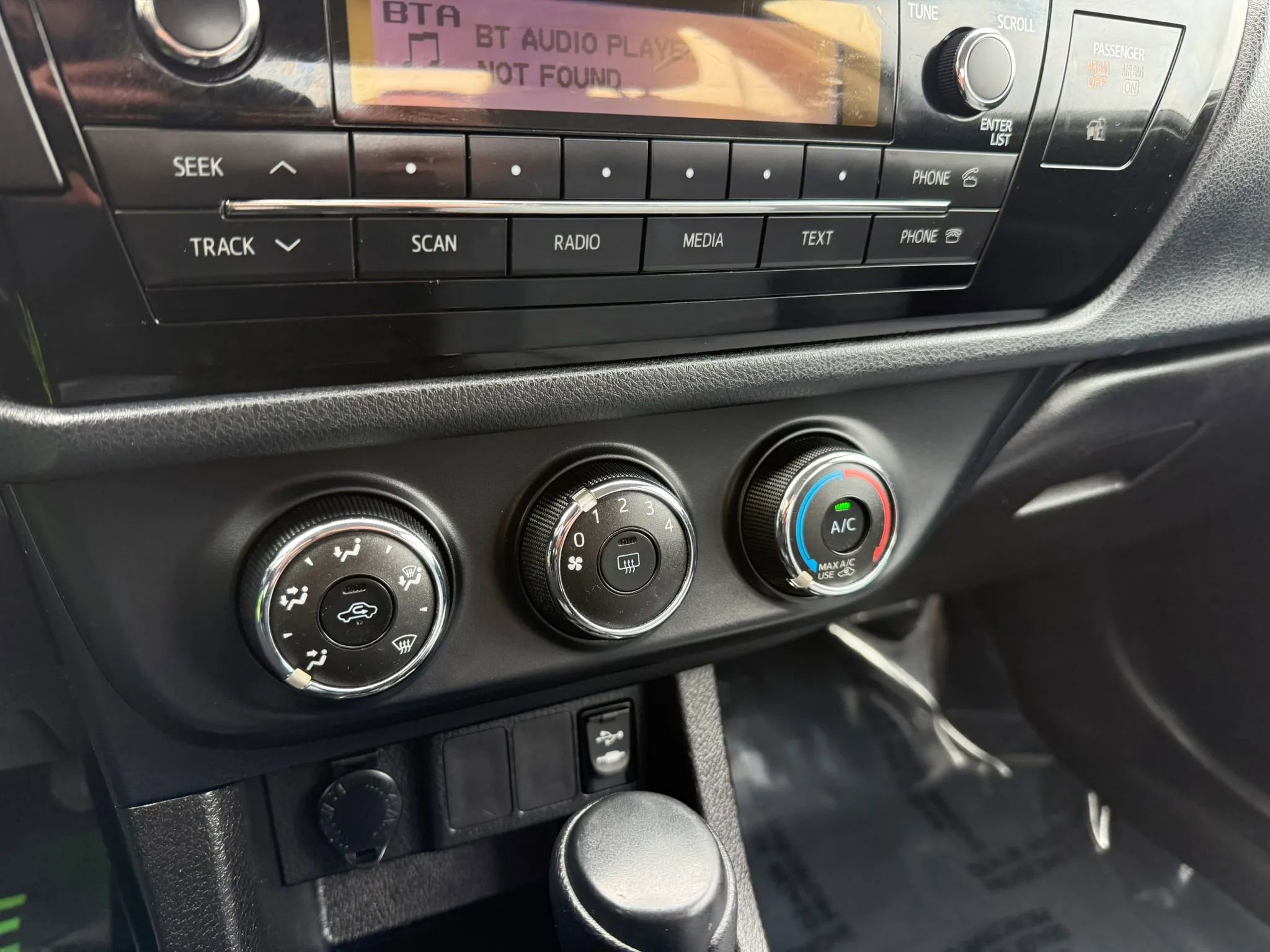 Used 2014 Toyota Corolla L FWD image 30