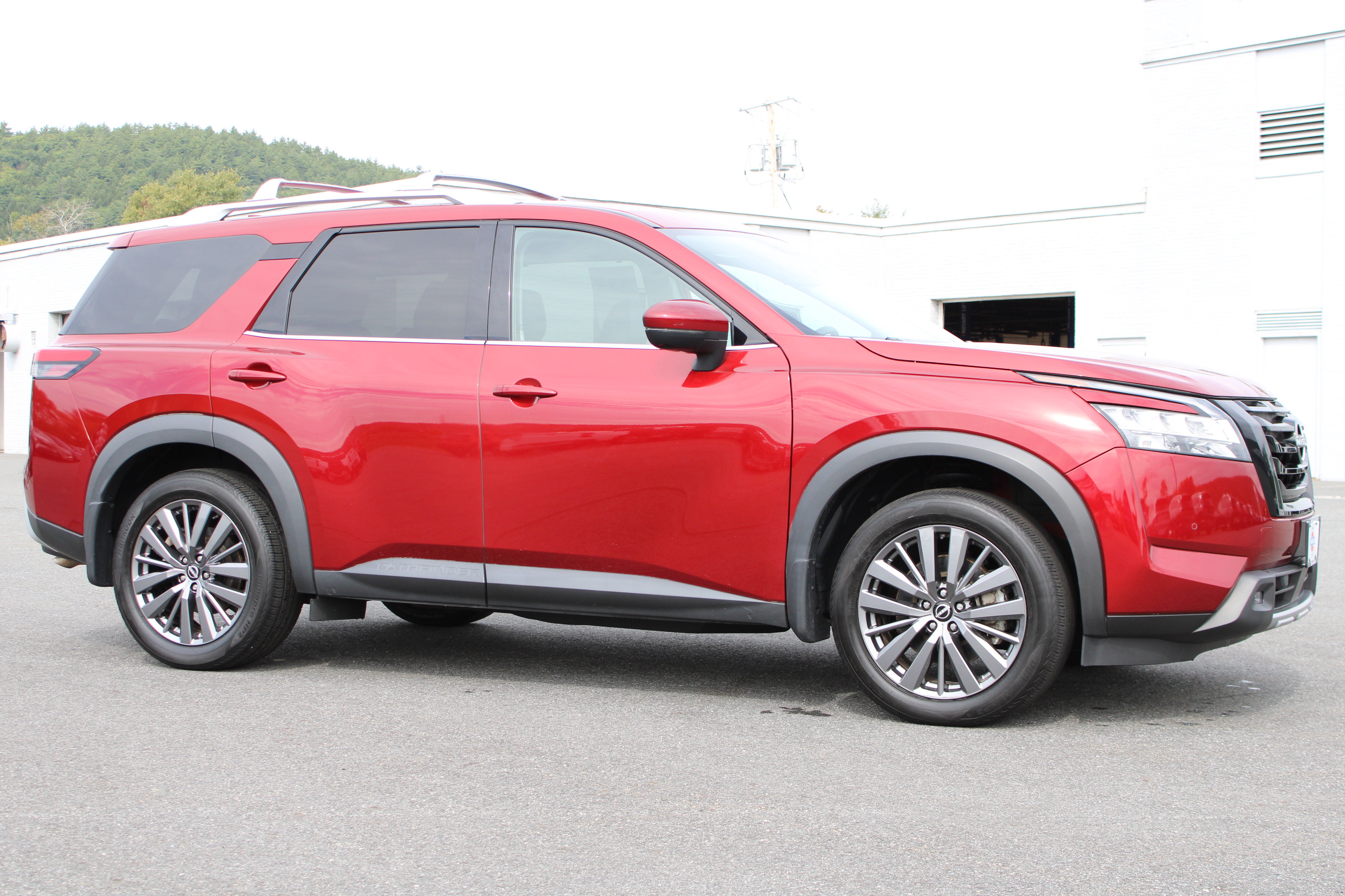 Used 2024 Nissan Pathfinder SL w/ SL Premium Package AWD/4WD image 4