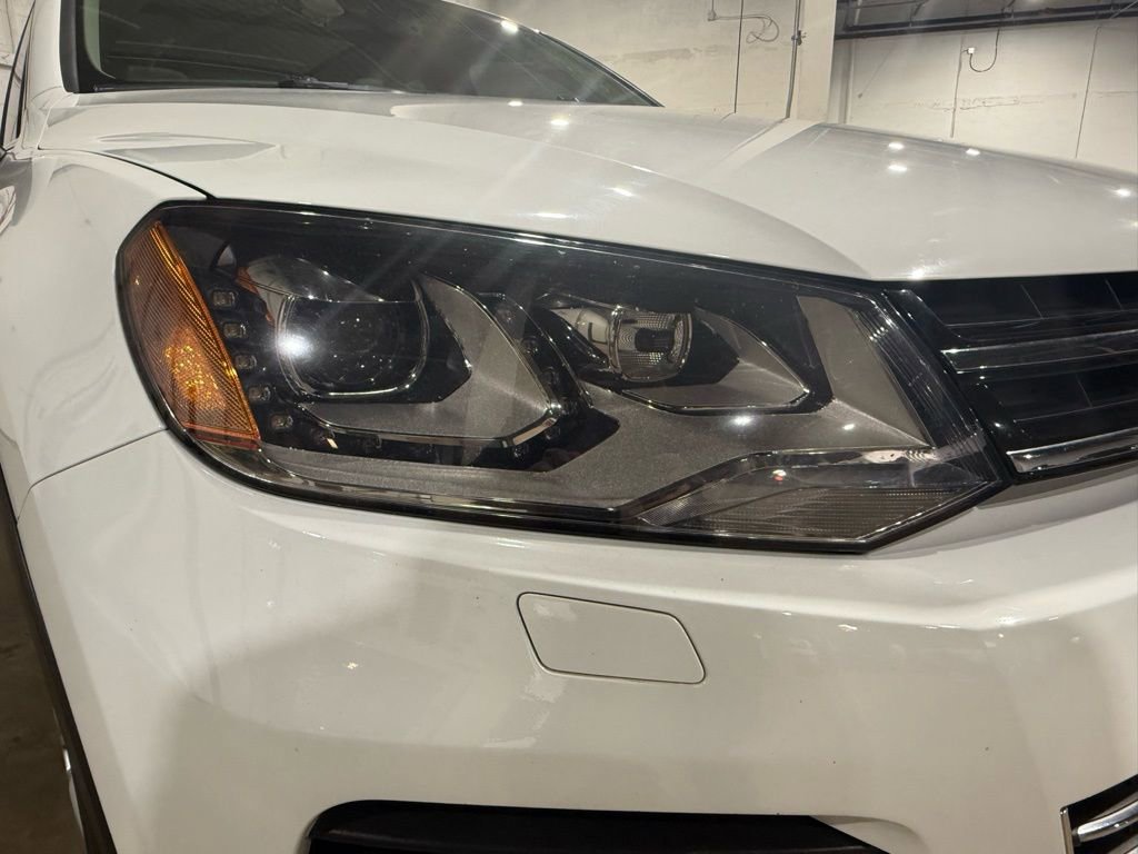 Used 2014 Volkswagen Touareg TDI image 9