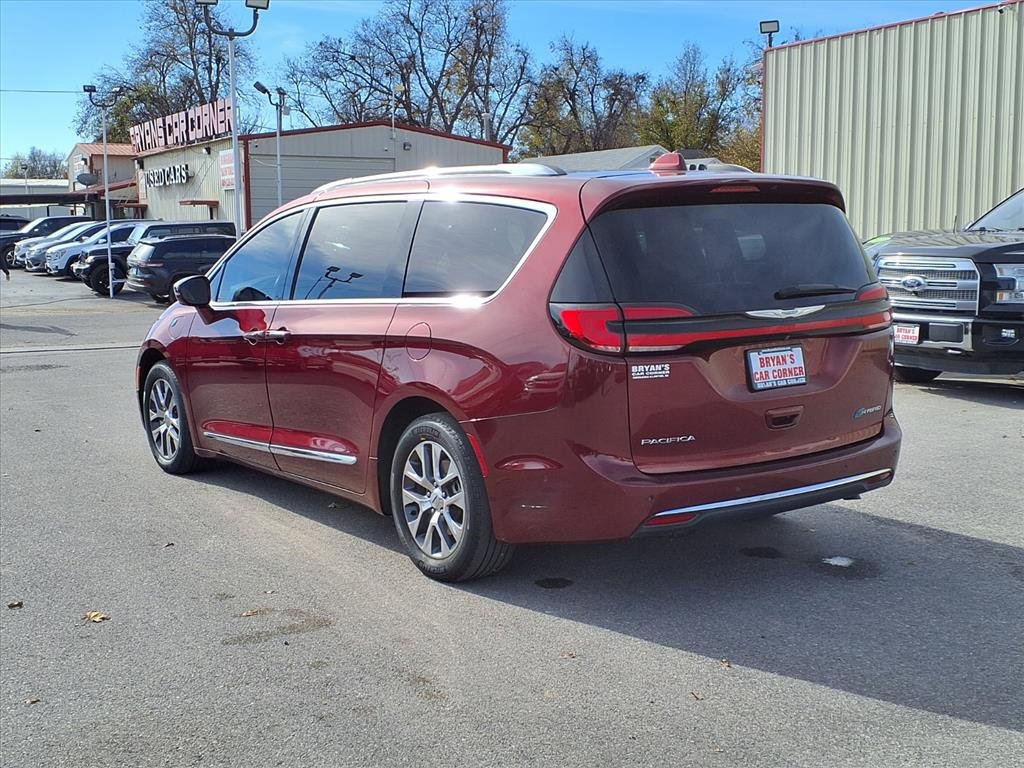 Used 2021 Chrysler Pacifica Limited w/ Uconnect Theater Family Group image 17