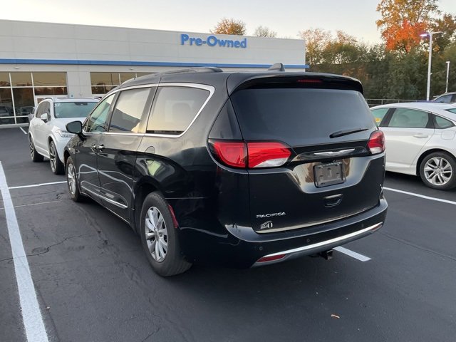 Used 2017 Chrysler Pacifica Touring-L image 8