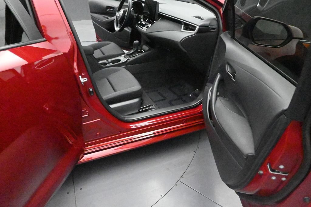 Used 2025 Toyota Corolla LE FWD image 15