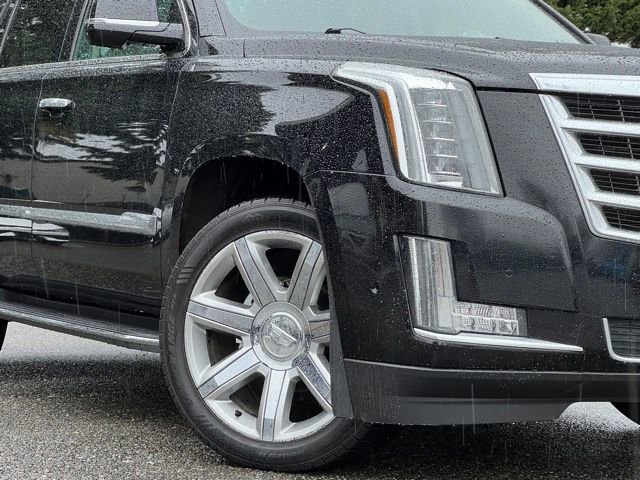 Used 2018 Cadillac Escalade Luxury image 2