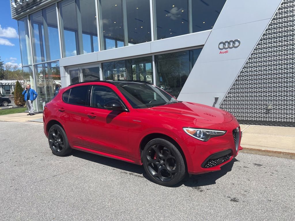Used 2023 Alfa Romeo Stelvio Veloce AWD/4WD image 8