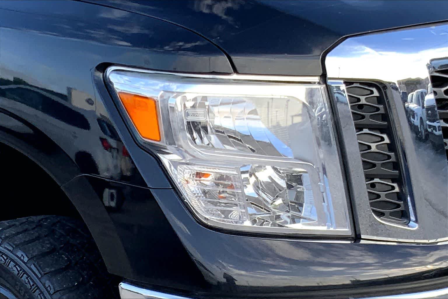 Used 2018 Nissan Titan SV w/ SV Convenience Package RWD image 24