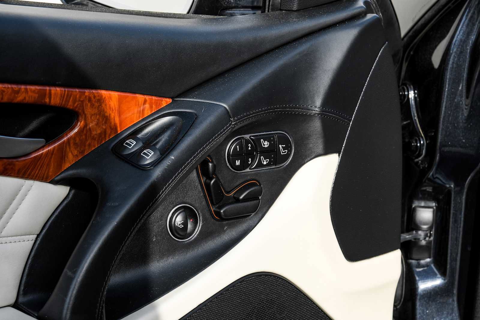 Used 2011 Mercedes-Benz SL 550 image 36