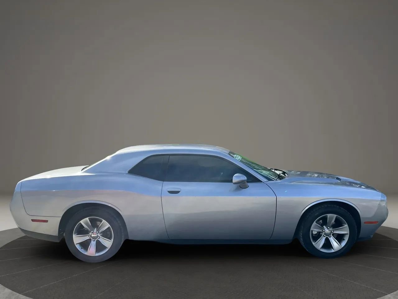 Used 2017 Dodge Challenger SXT RWD image 8