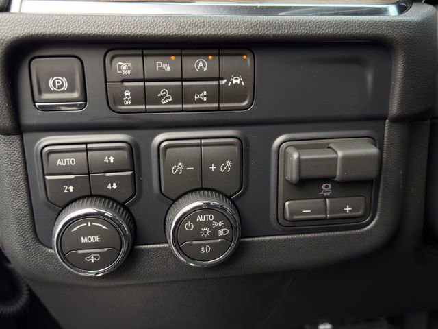New 2026 Chevrolet Suburban High Country AWD/4WD image 17