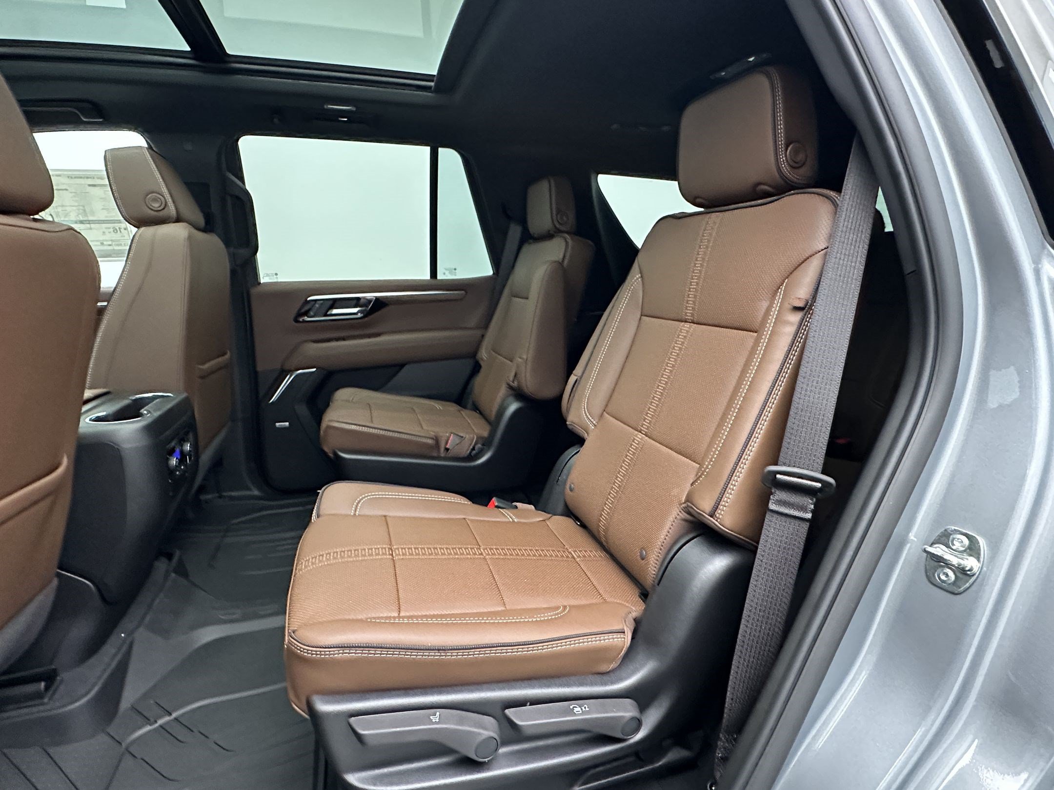 New 2026 Chevrolet Tahoe High Country w/ Sun And Tow Package AWD/4WD image 25