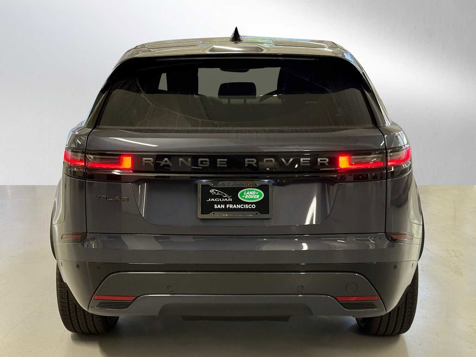 Used 2026 Land Rover Range Rover Velar Dynamic SE image 4
