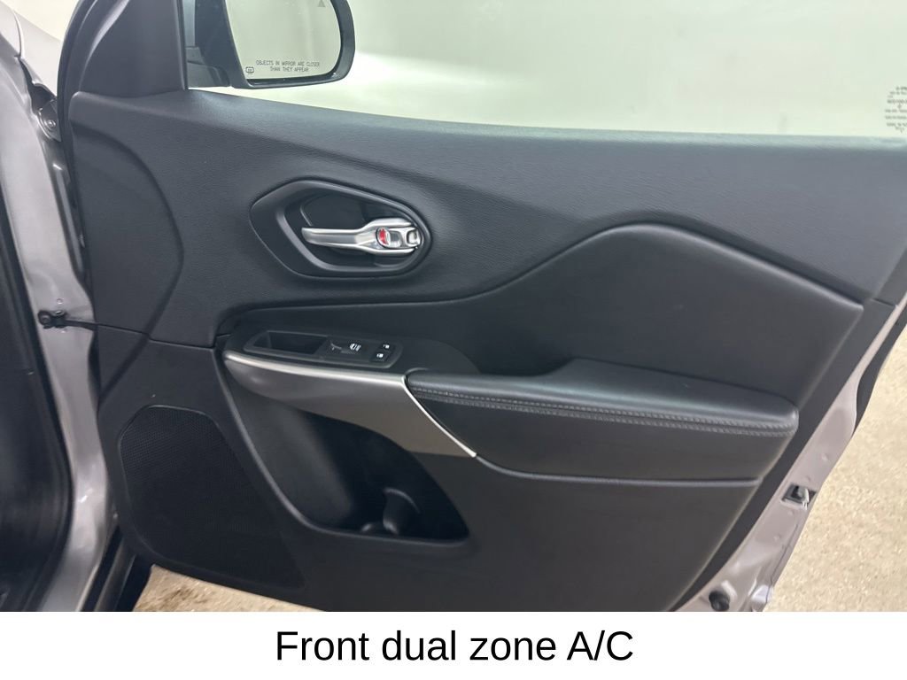 Used 2019 Jeep Cherokee Limited w/ Luxury Group image 20