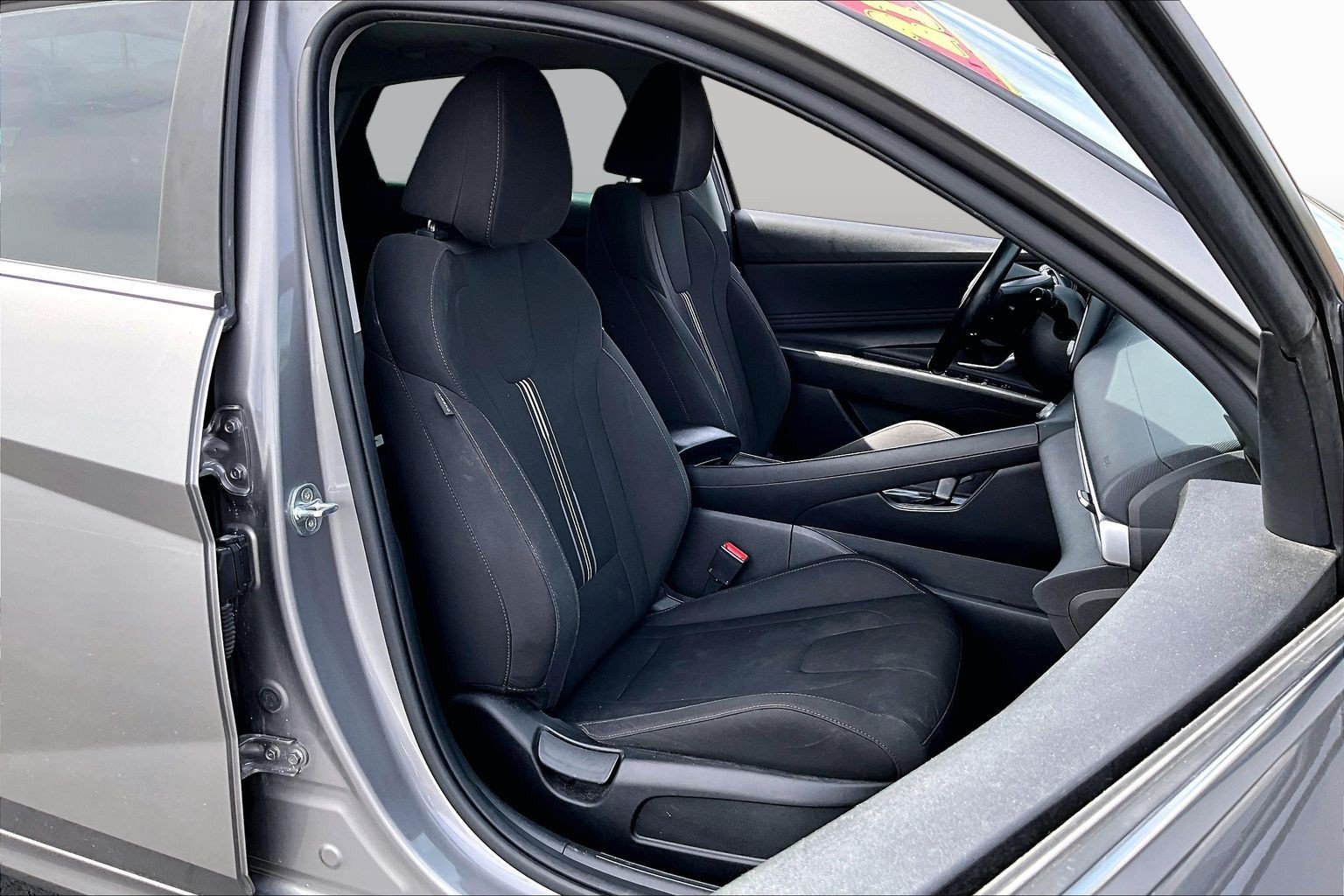 Used 2021 Hyundai Elantra SEL w/ Convenience + Premium Package FWD image 7