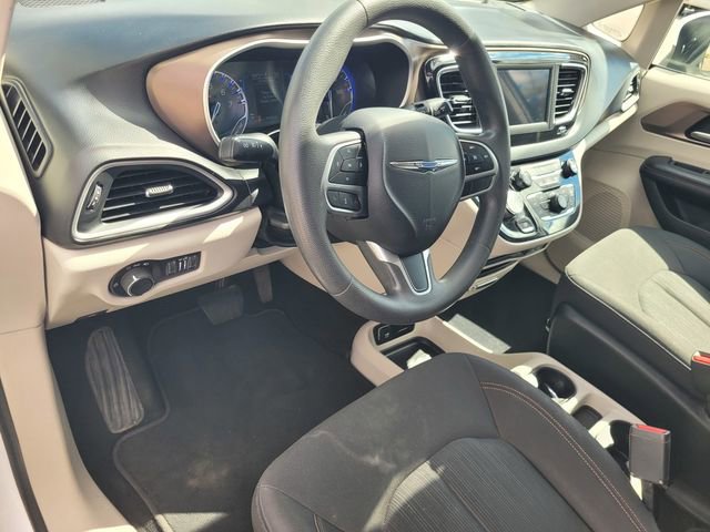 Used 2018 Chrysler Pacifica LX image 9