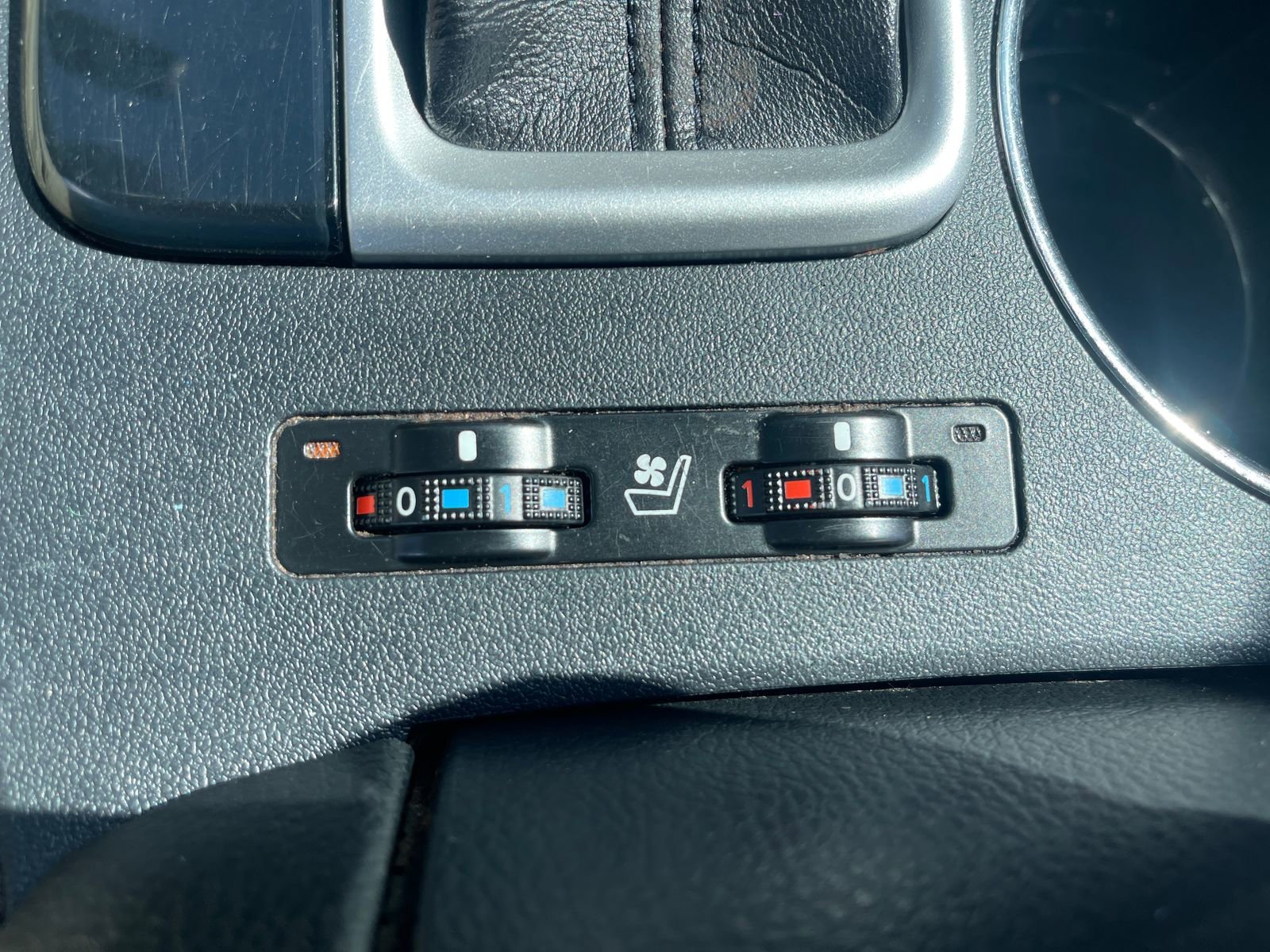 Used 2019 Toyota Highlander Limited FWD image 33