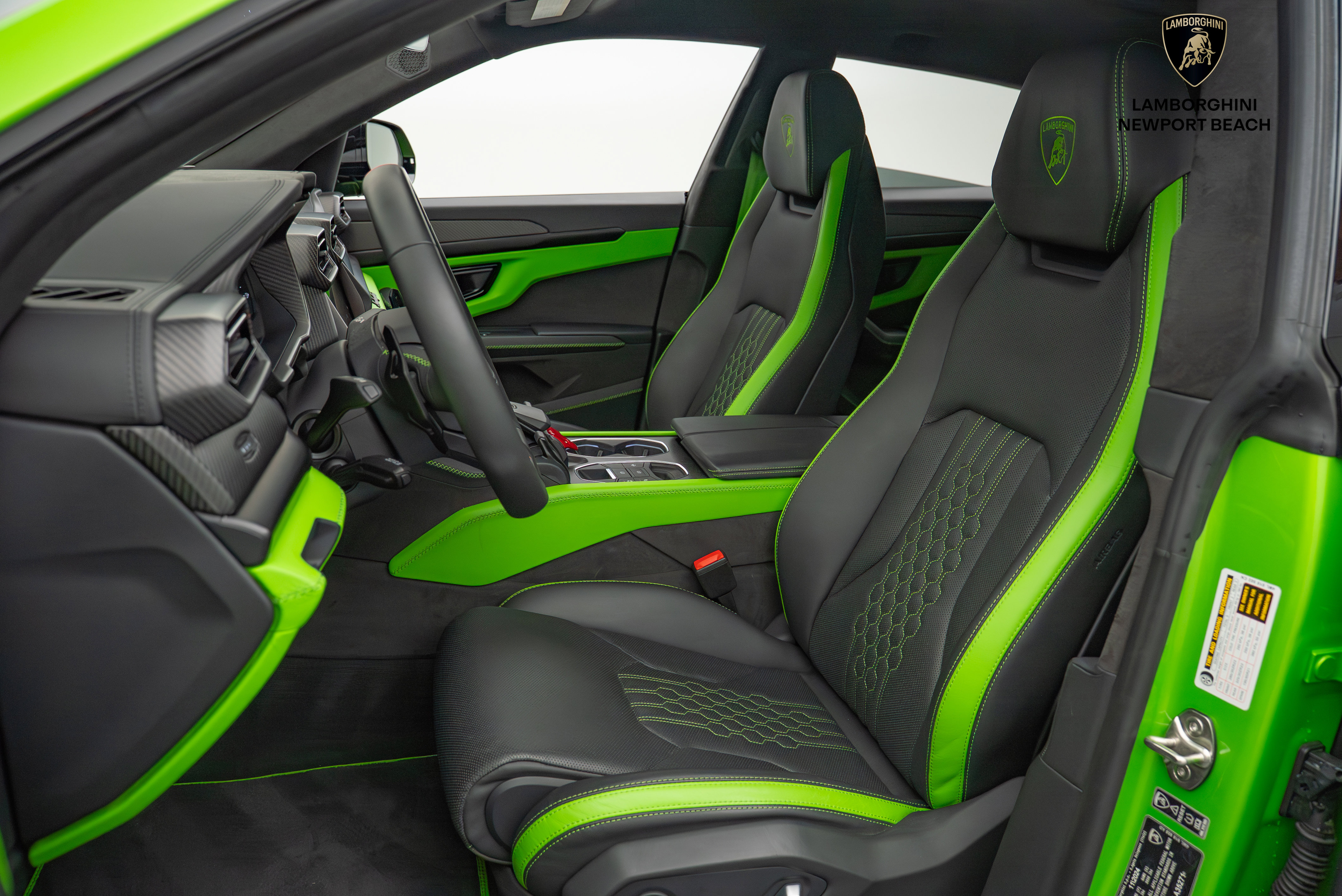 Used 2025 Lamborghini Urus SE image 22