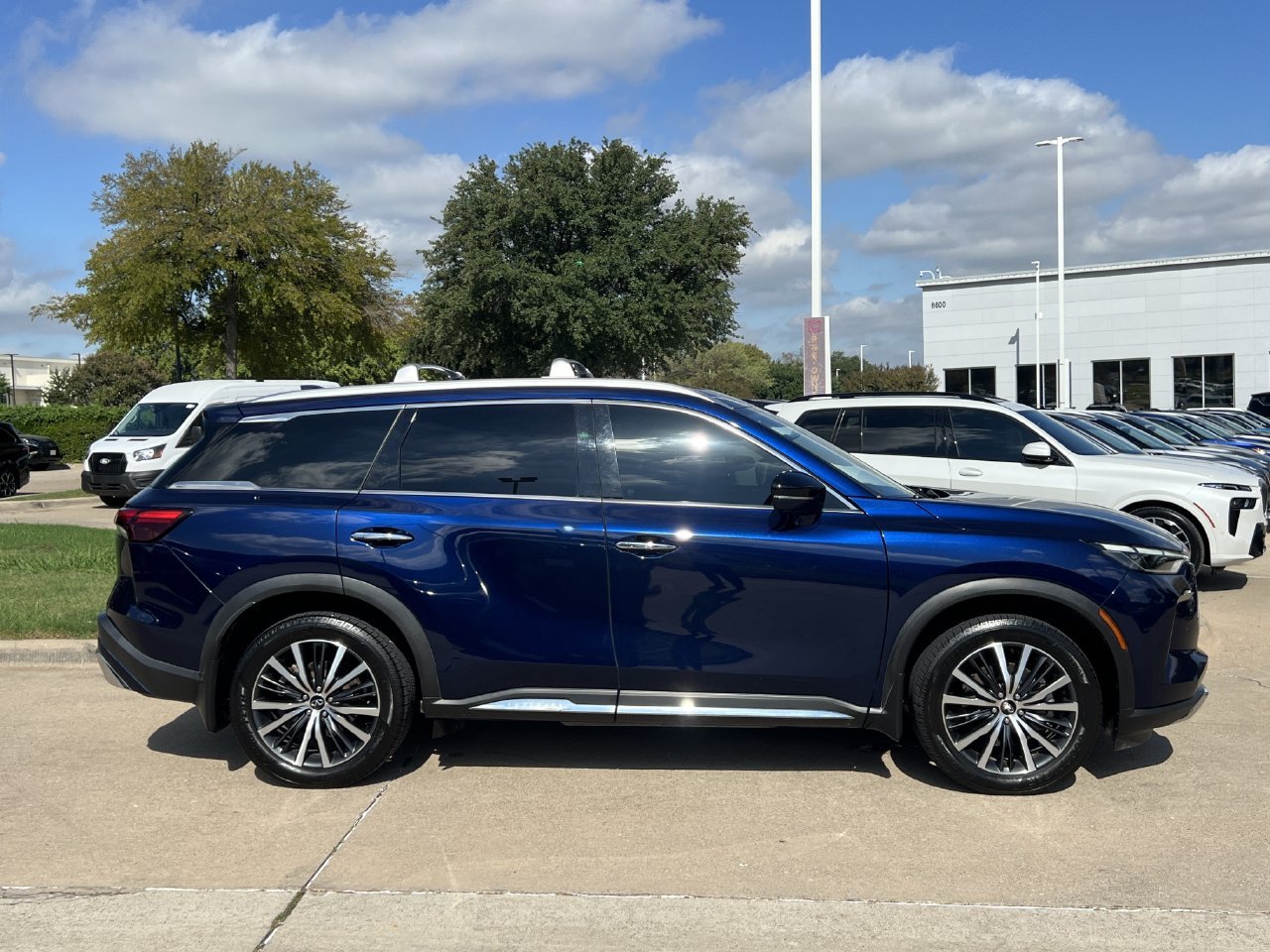 Used 2022 INFINITI QX60 Sensory w/ Vision Package AWD/4WD image 3