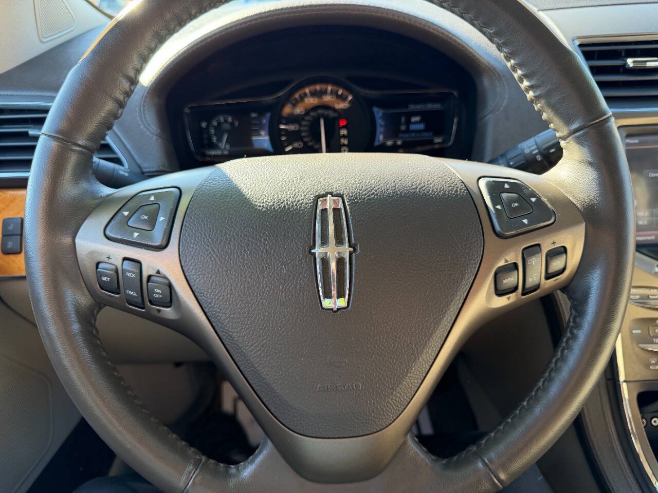 Used 2012 Lincoln MKX AWD image 16