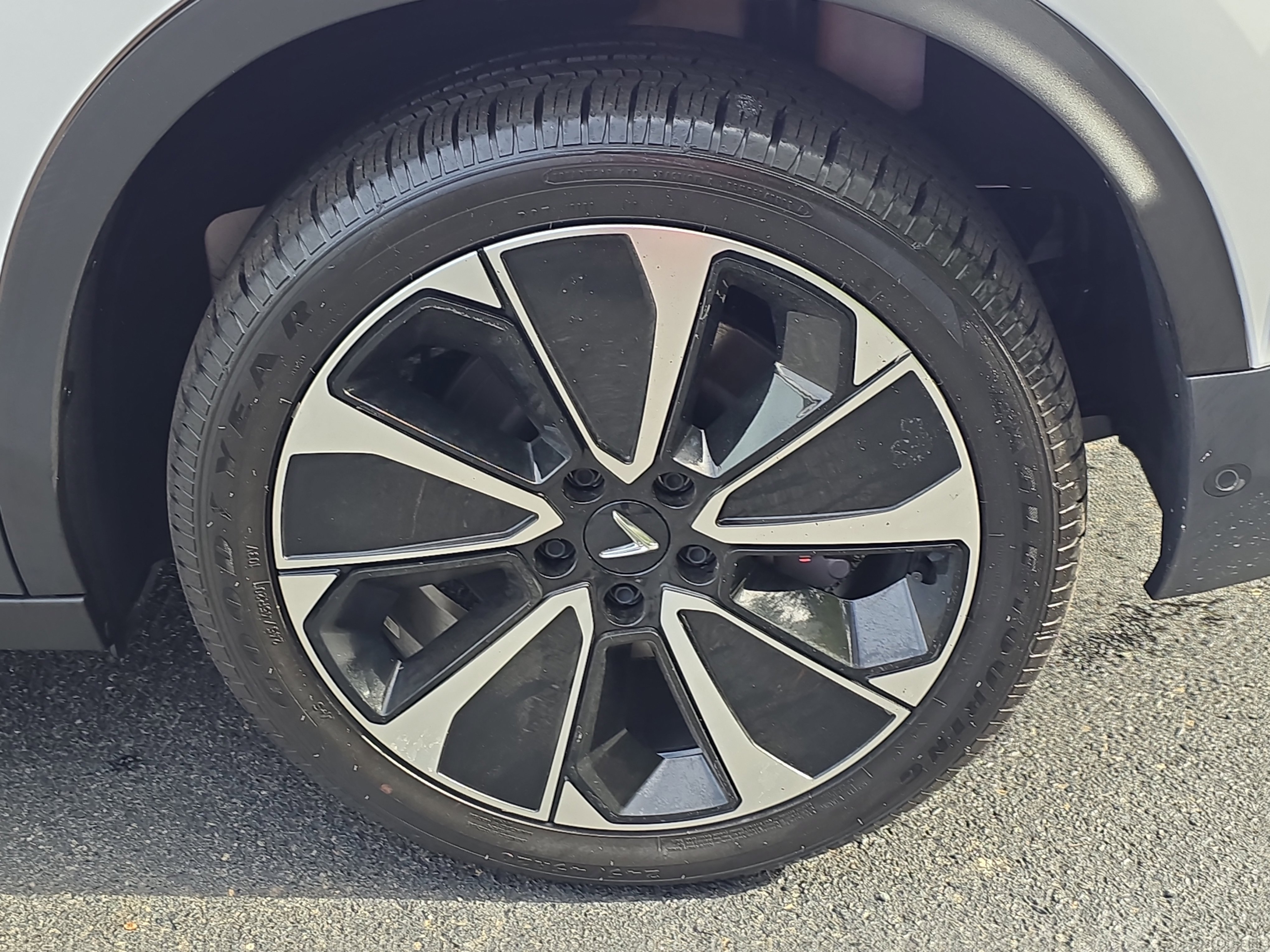 New 2025 VinFast VF 8 Plus image 29