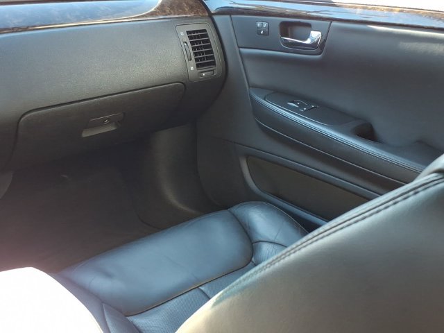 Used 2010 Cadillac DTS FWD image 10