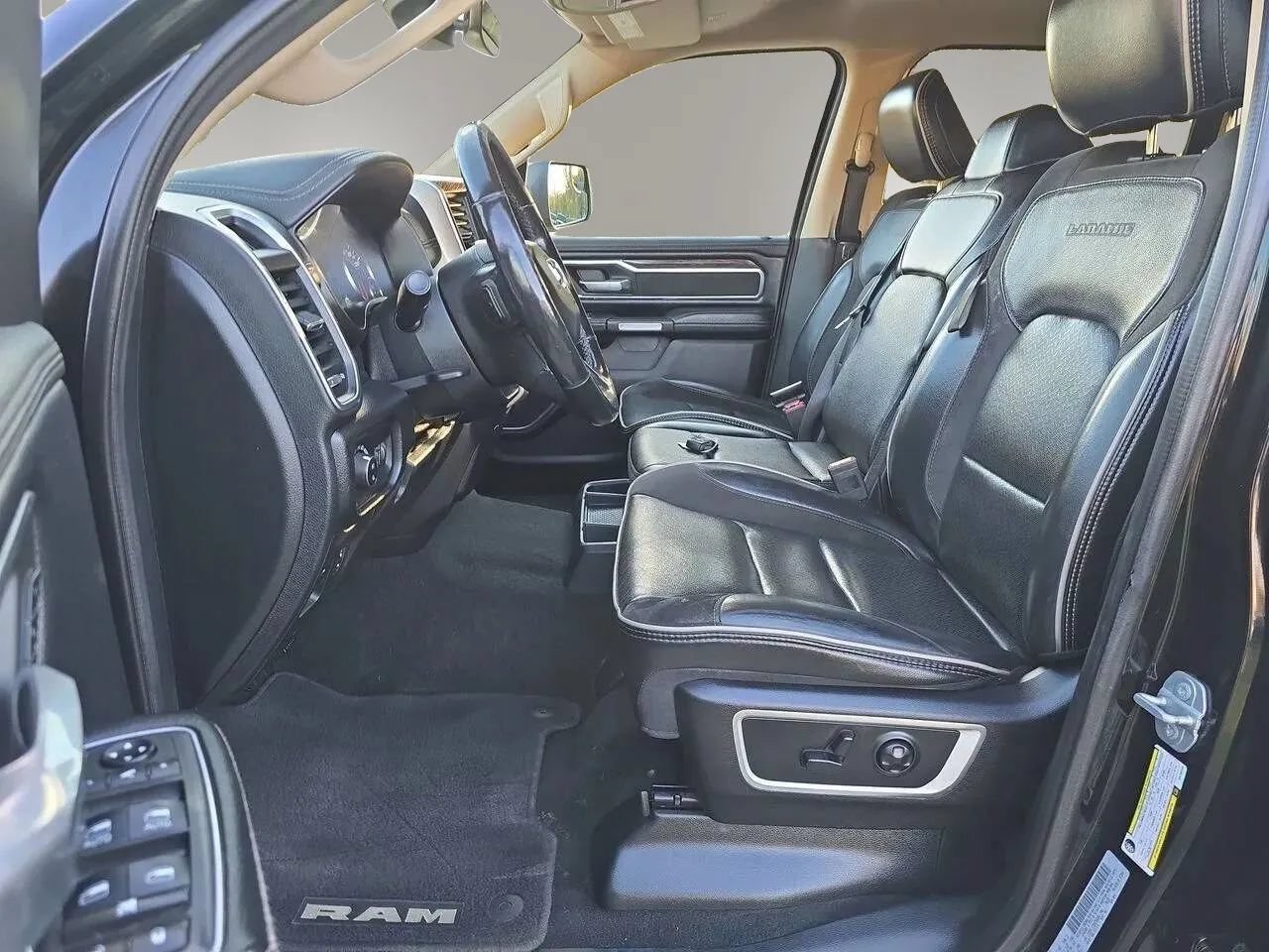 Used 2019 RAM 1500 Laramie AWD/4WD image 11