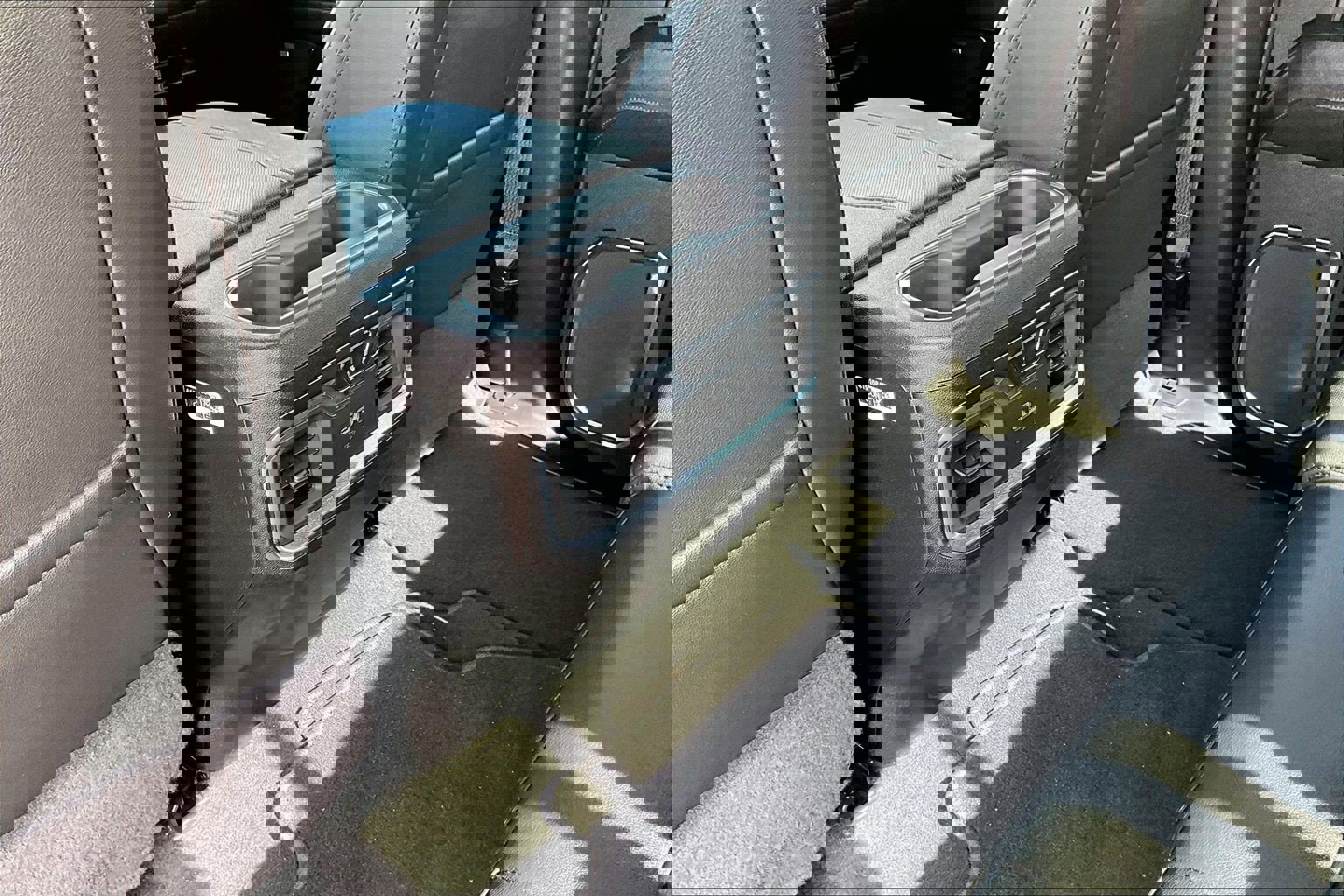 Used 2024 GMC Sierra 2500 SLT w/ SLT Premium Package image 11