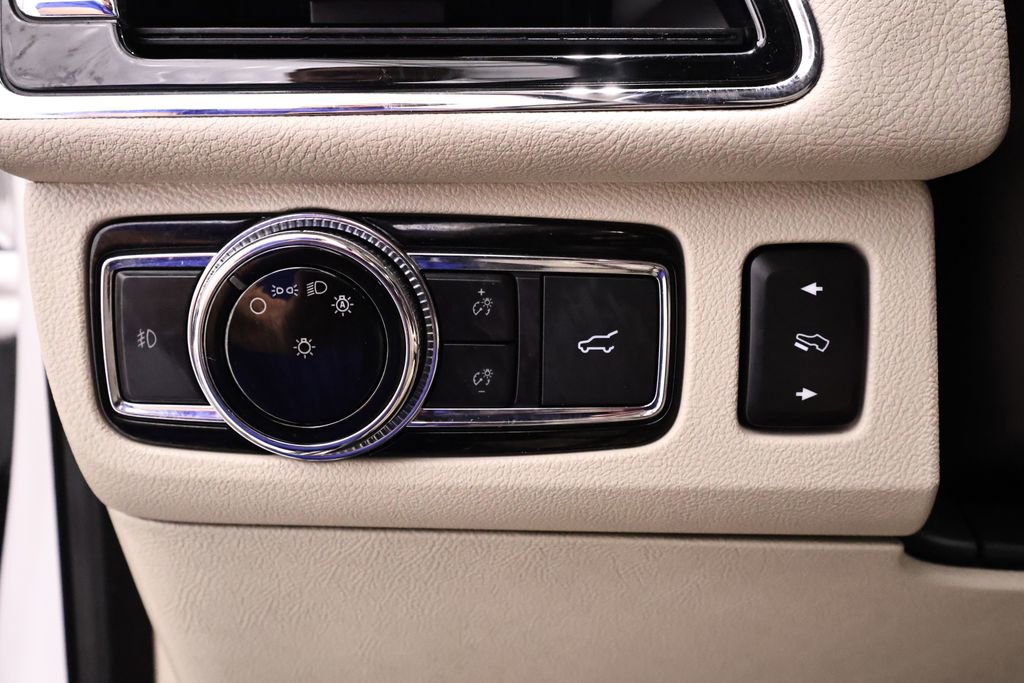 Used 2020 Lincoln Navigator L Reserve w/ Luxury Package AWD/4WD image 24