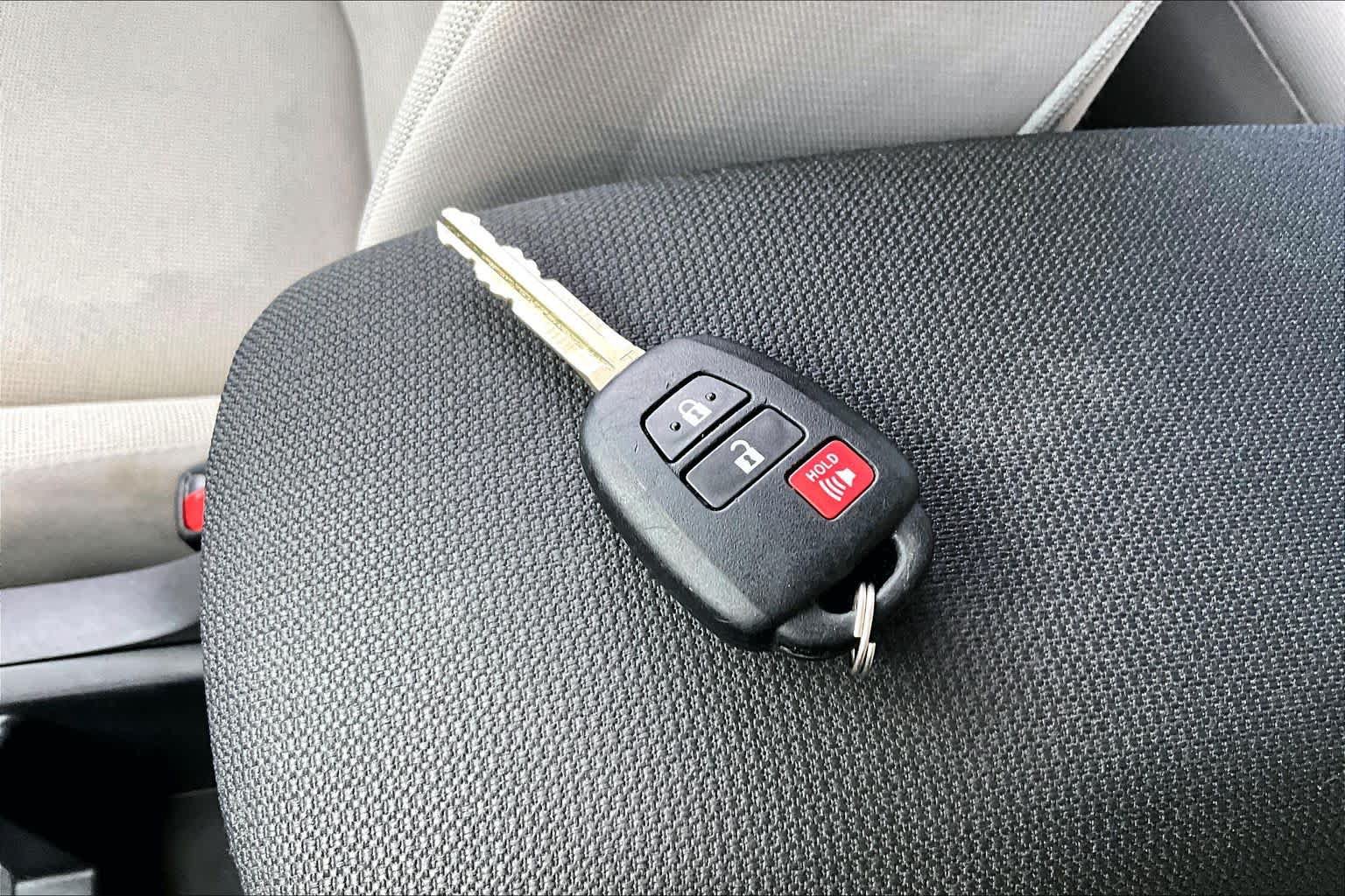 Used 2025 Toyota Corolla Cross L FWD image 15