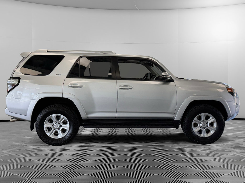 Used 2016 Toyota 4Runner SR5 Premium image 9