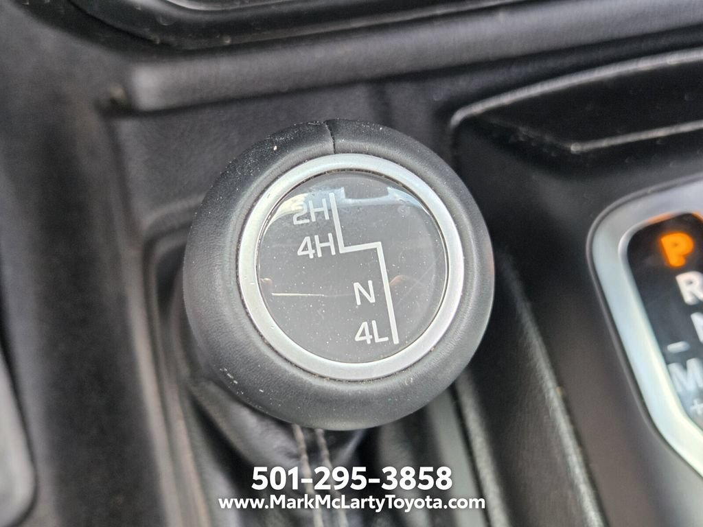 Used 2018 Jeep Wrangler Unlimited Sahara AWD/4WD image 22