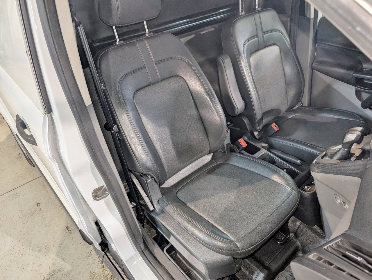 Used 2020 Ford Transit Connect XL image 30