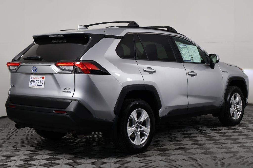 Used 2021 Toyota RAV4 XLE image 4