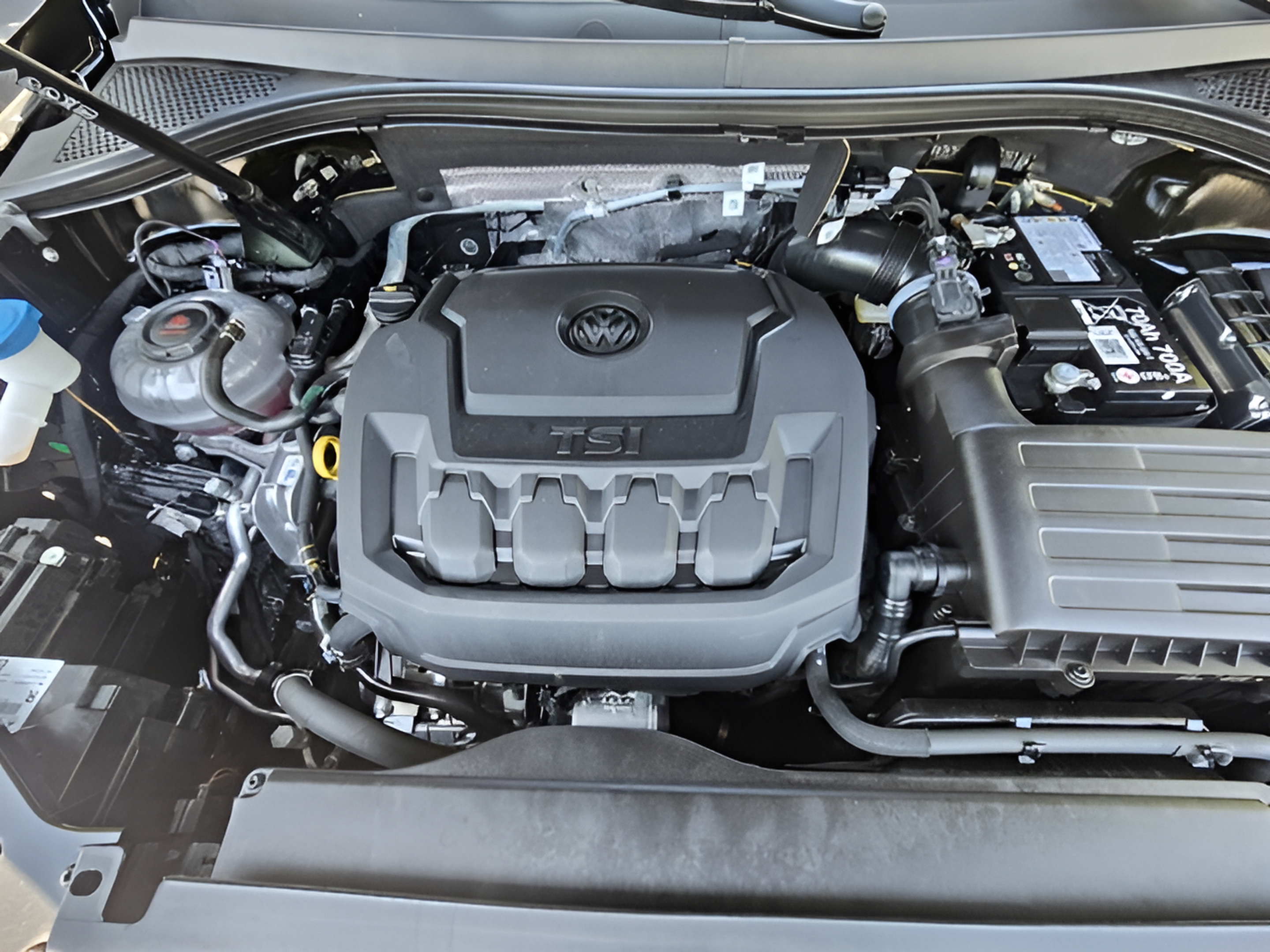 Certified 2024 Volkswagen Tiguan SE R-Line FWD image 26