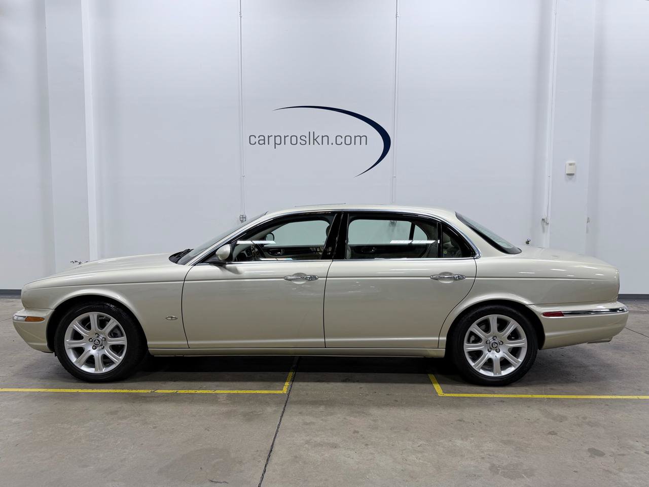 Used 2006 Jaguar XJ8 RWD image 4